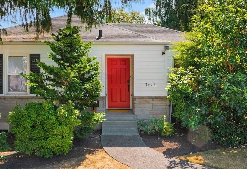 Pension Magnolia S Scarlet Door Discovery Park