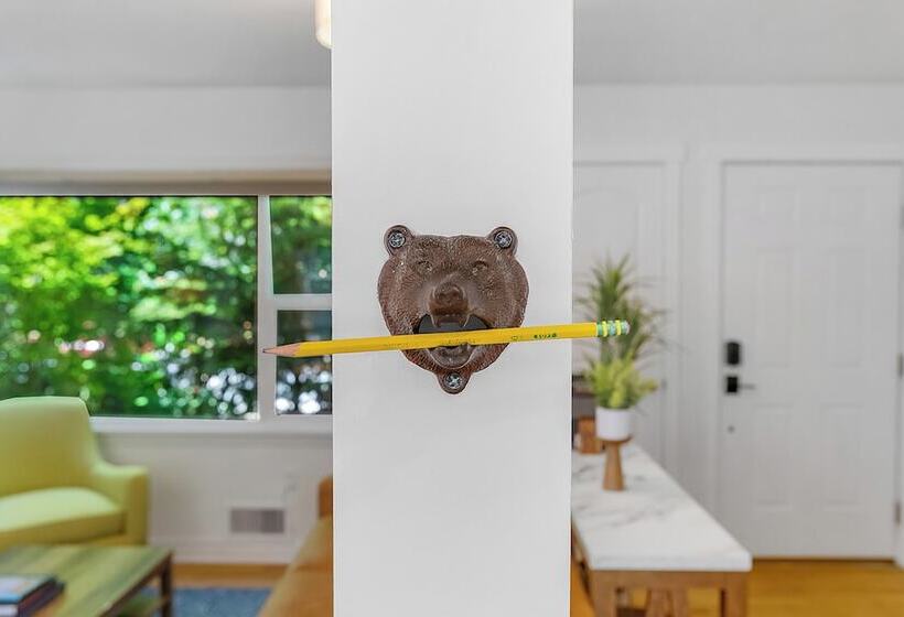 Pension Magnolia S Scarlet Door Discovery Park