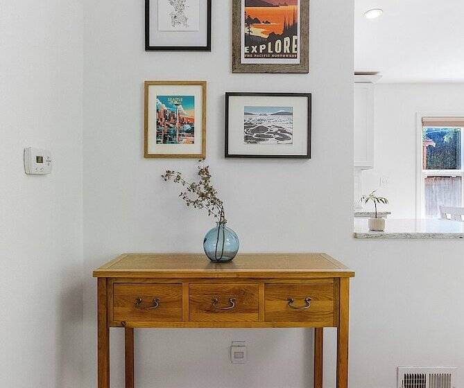 Pension Magnolia S Scarlet Door Discovery Park