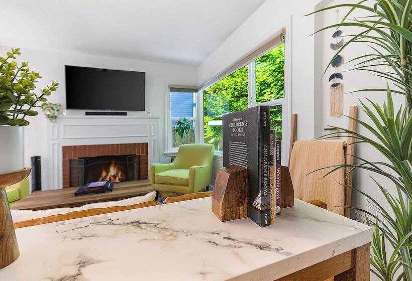 Pension Magnolia S Scarlet Door Discovery Park