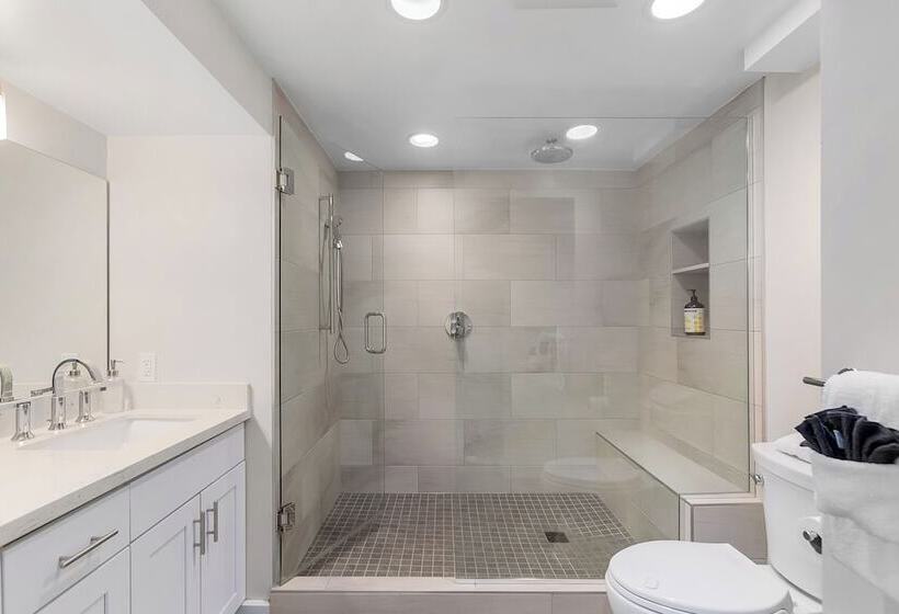 Pension Magnolia S Scarlet Door Discovery Park