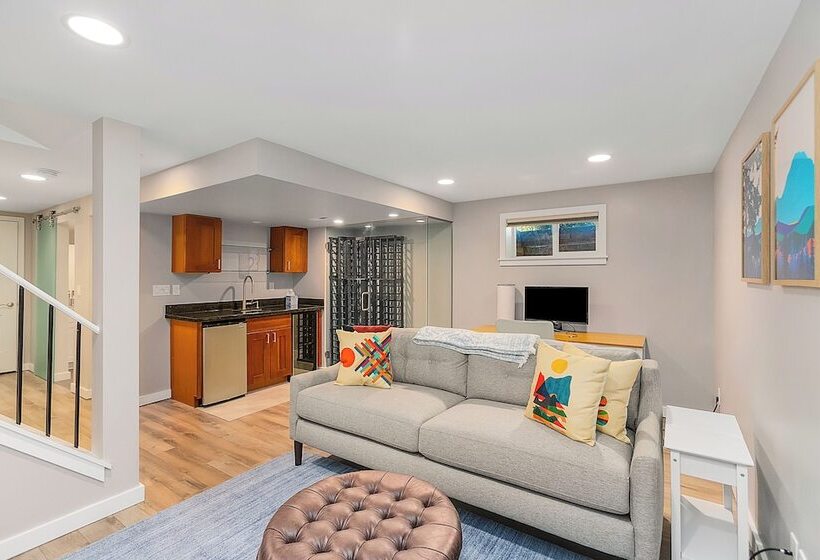 Pension Magnolia S Scarlet Door Discovery Park