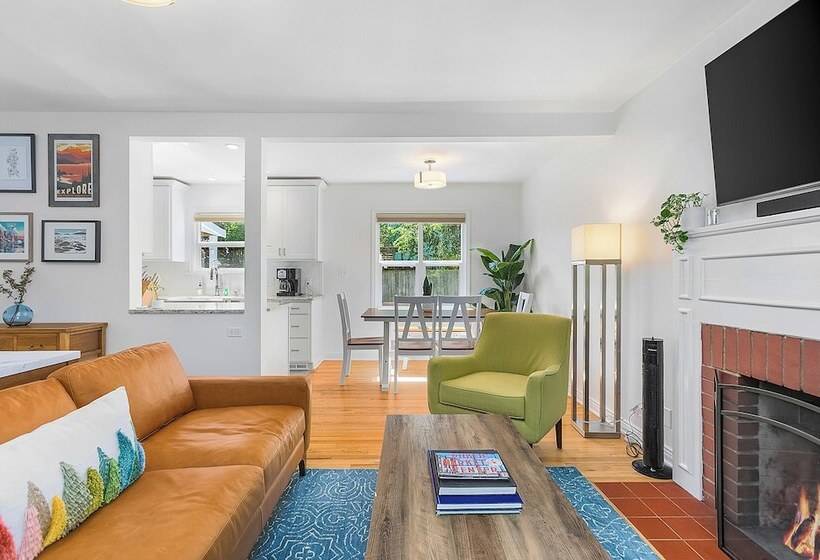 Pension Magnolia S Scarlet Door Discovery Park