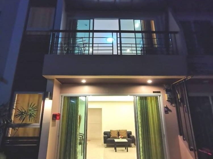 פנסיון Pon House