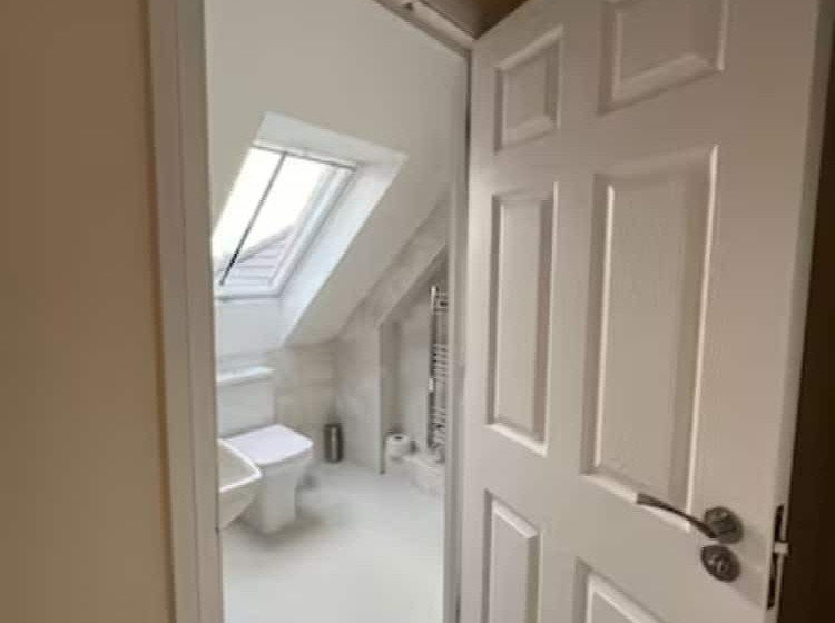 פנסיון Relaxing Airport Rooms