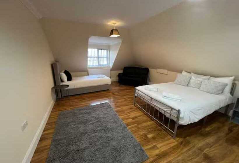 פנסיון Relaxing Airport Rooms