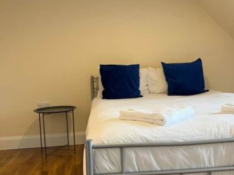 פנסיון Relaxing Airport Rooms