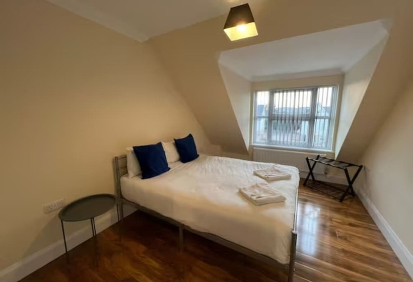 פנסיון Relaxing Airport Rooms