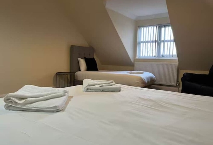 פנסיון Relaxing Airport Rooms