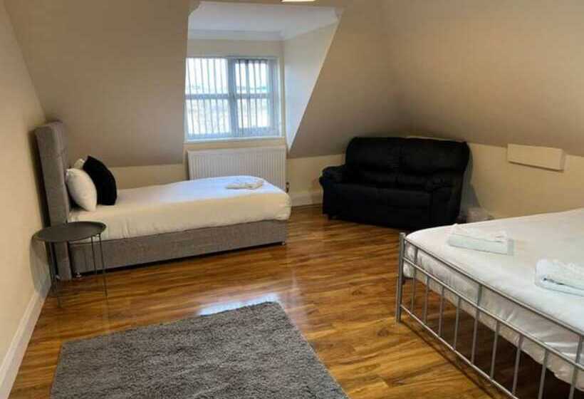 פנסיון Relaxing Airport Rooms