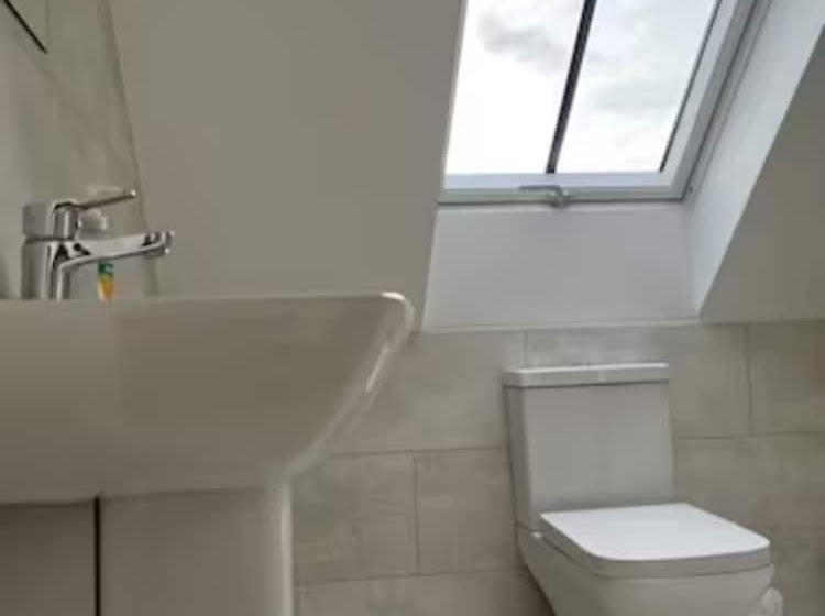 פנסיון Relaxing Airport Rooms