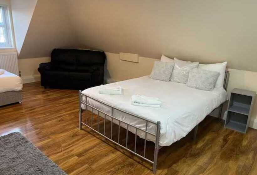 פנסיון Relaxing Airport Rooms