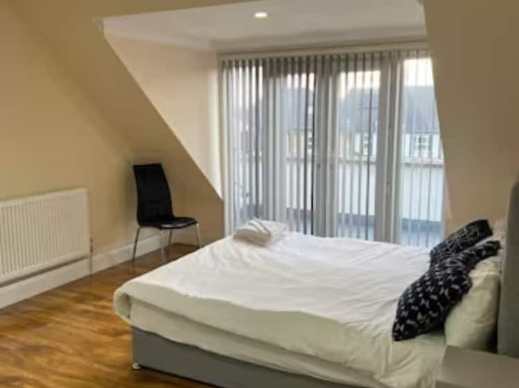 פנסיון Relaxing Airport Rooms