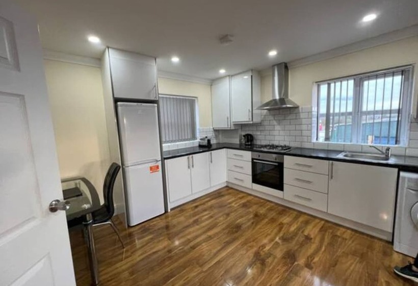 Пансион Relaxing Airport Rooms