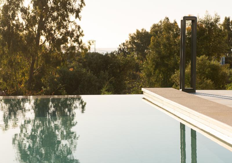 Пансион Reveli Suites