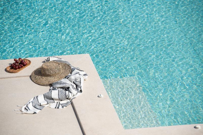 بنسيون Reveli Suites