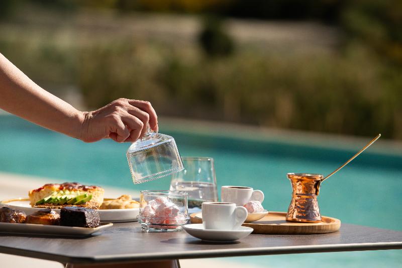 Пансион Reveli Suites