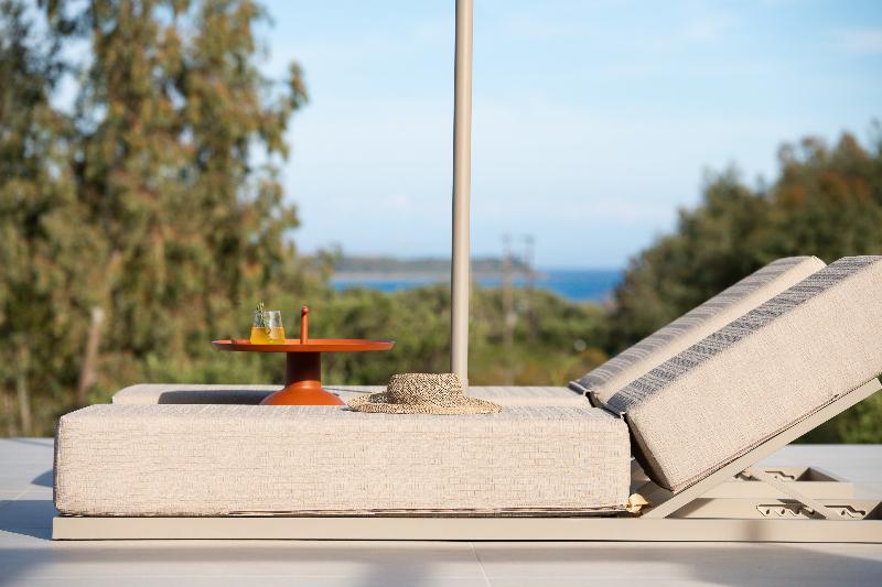 펜션 Reveli Suites