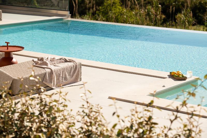 Пансион Reveli Suites