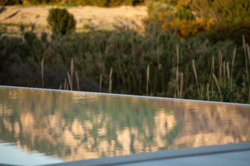 Пансион Reveli Suites