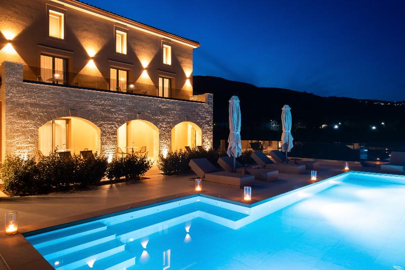 펜션 Reveli Suites