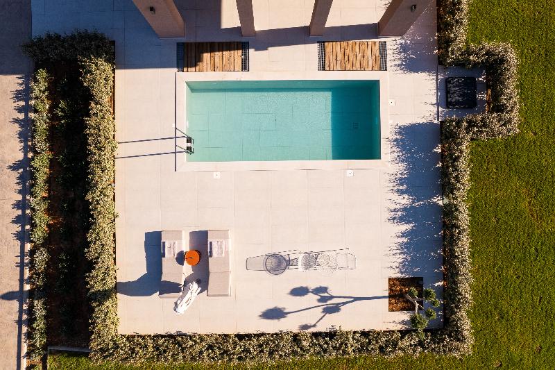 Пансион Reveli Suites