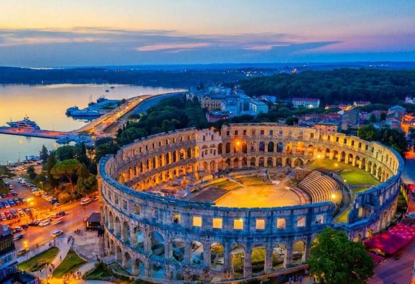 ペンション Ul. Dinka Trinajstića 10