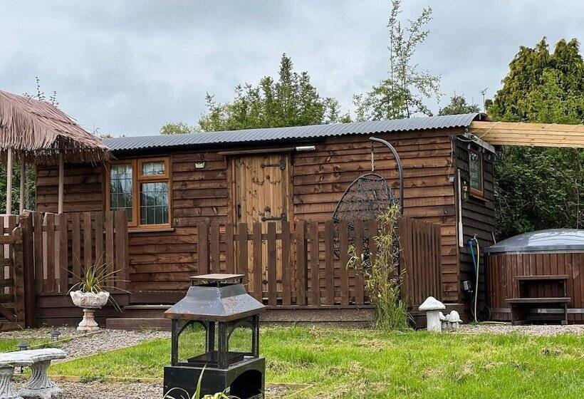 Cute And Cosy Shepard Hut With Wood Fuel Hot Tub