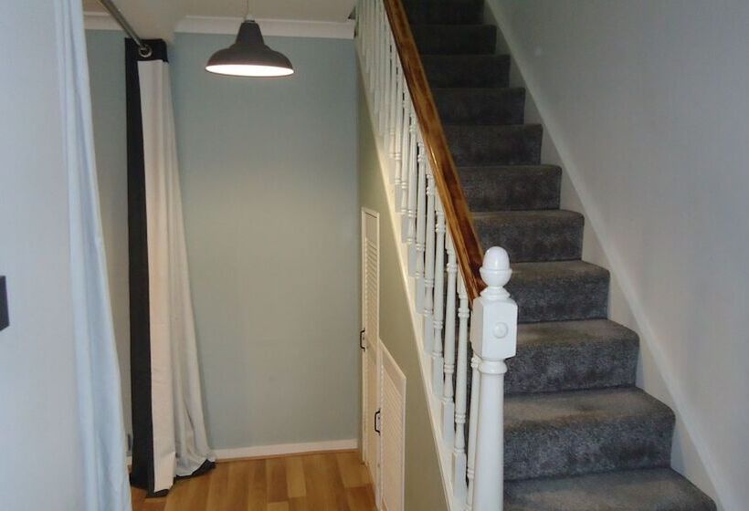 레지던스 3 Bed House Mkt Deeping   Nr Peterborough Stamford