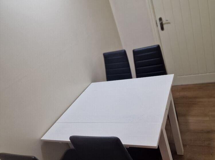 דירת נופש Beautiful 1 Room House In London