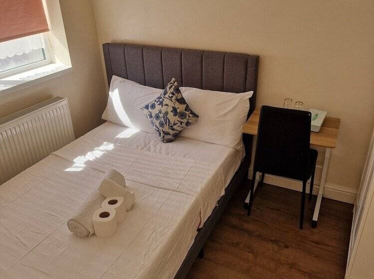 Резиденция Beautiful 1 Room House In London