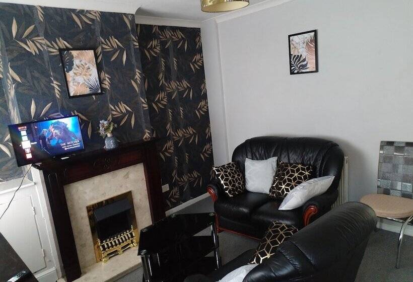 דירת נופש Comfortable 4 Bed House In Hucknall, Nottingham
