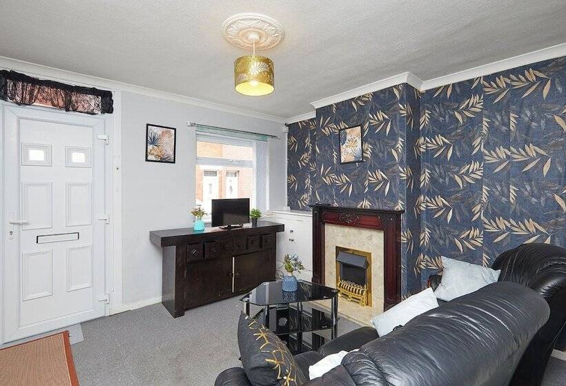 דירת נופש Comfortable 4 Bed House In Hucknall, Nottingham