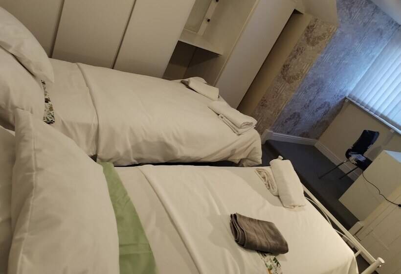 דירת נופש Comfortable 4 Bed House In Hucknall, Nottingham