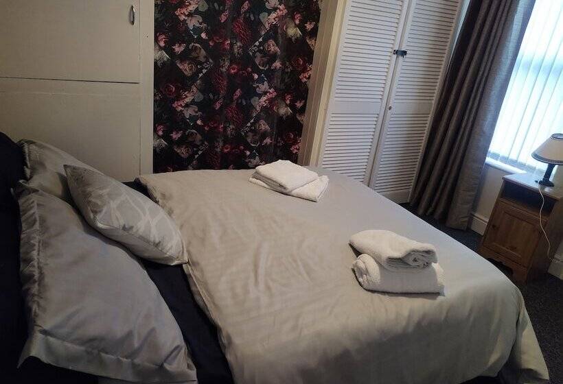 דירת נופש Comfortable 4 Bed House In Hucknall, Nottingham