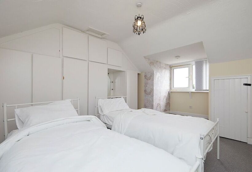 דירת נופש Comfortable 4 Bed House In Hucknall, Nottingham