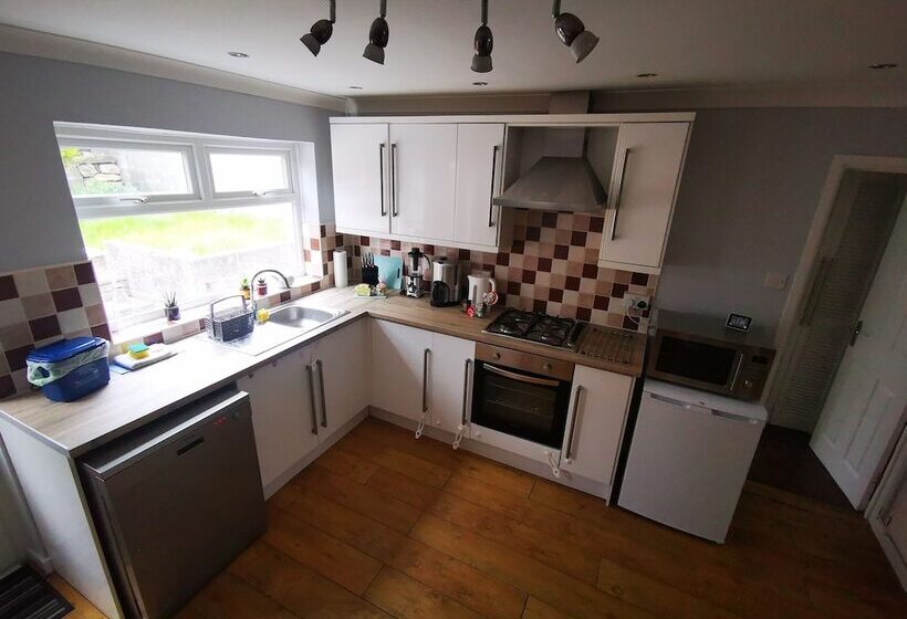 레지던스 Cozy 2 Bed Cottage In Merthyr, 5 Mins To Bike Park