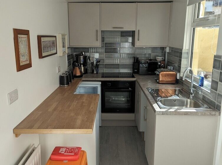Резиденция Fantastic Location To Ebrington Sq And City Centre