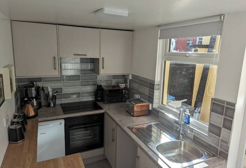 Резиденция Fantastic Location To Ebrington Sq And City Centre