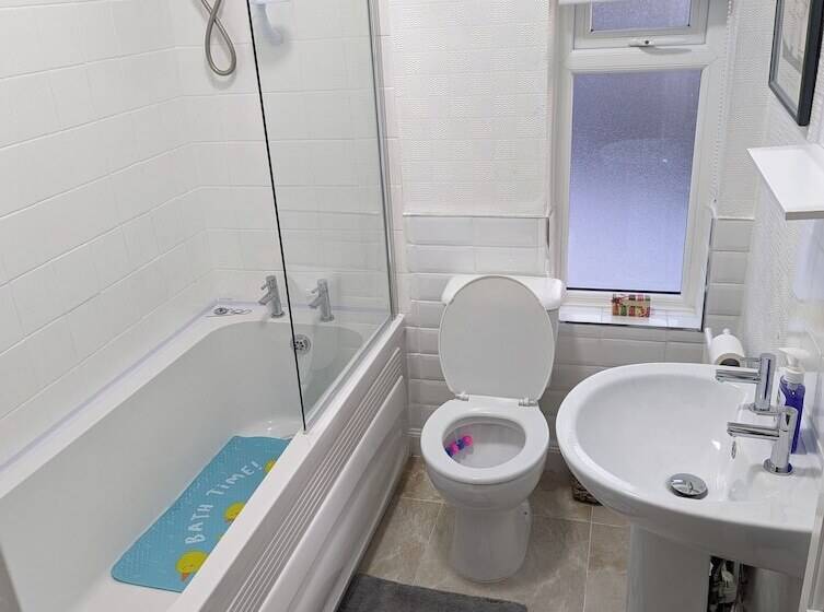 Резиденция Fantastic Location To Ebrington Sq And City Centre