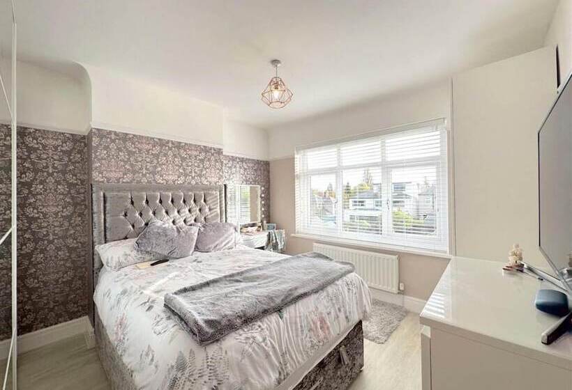 דירת נופש Impeccable 4 Bed House In Liverpool