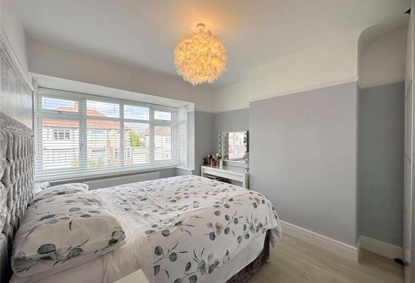 דירת נופש Impeccable 4 Bed House In Liverpool