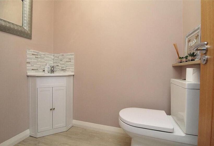 דירת נופש Impeccable 4 Bed House In Liverpool