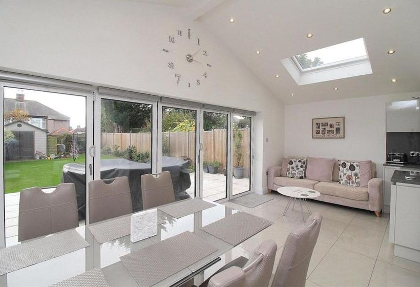 דירת נופש Impeccable 4 Bed House In Liverpool