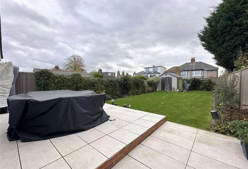 דירת נופש Impeccable 4 Bed House In Liverpool