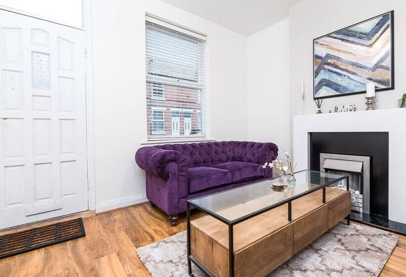 דירת נופש Lovely 2 Bed House In Nottingham