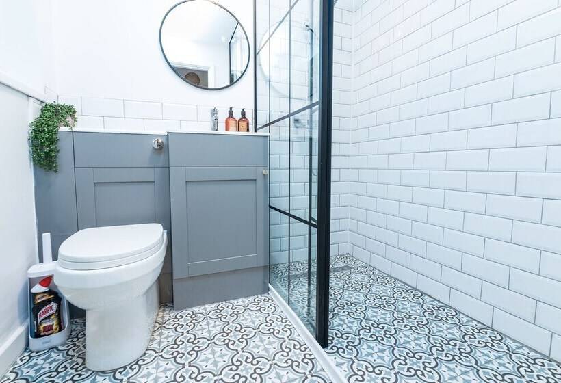 דירת נופש Lovely 2 Bed House In Nottingham