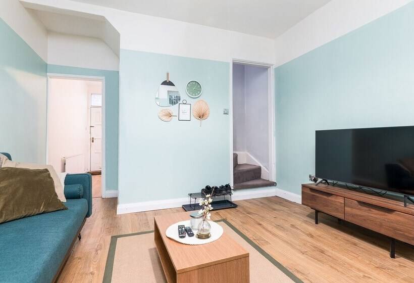 דירת נופש Lovely 2 Bed House In Nottingham