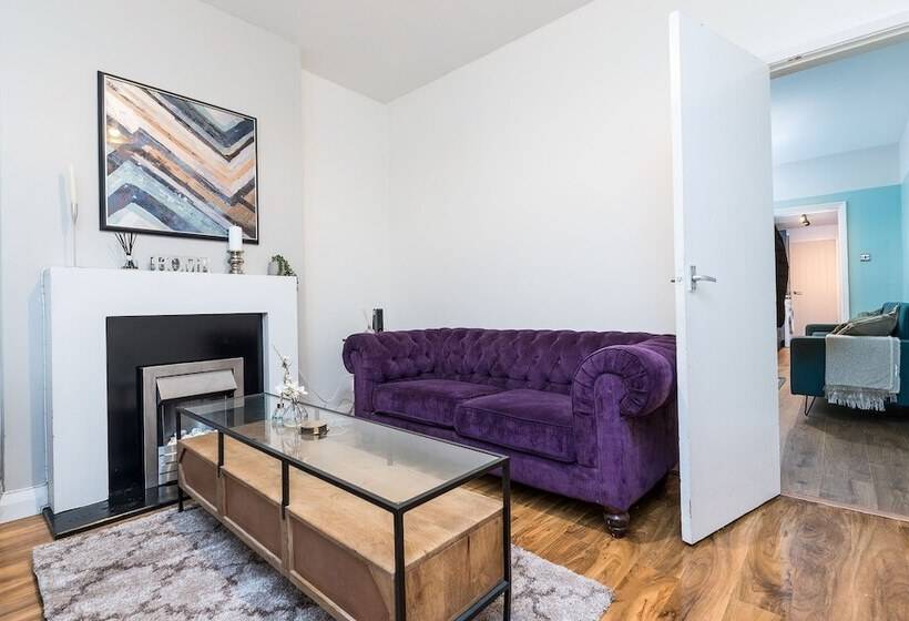 דירת נופש Lovely 2 Bed House In Nottingham