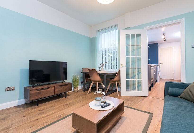 דירת נופש Lovely 2 Bed House In Nottingham